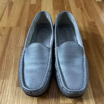 Hush Puppies 실버 가죽 로퍼 슬립온 23.5cm