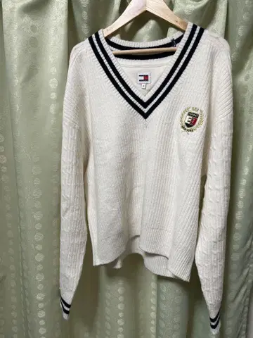TOMMY HILFIGER V넥 스웨터