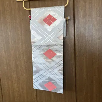 나고야 오비 그레이 바탕에 살몬 핑크, 은실 마름모꼴 패턴