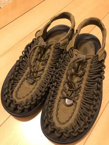 KEEN 스포츠 샌들 올리브