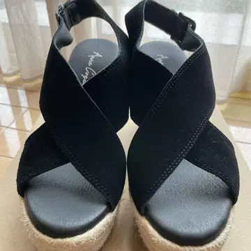 Avenue Copine 블랙 웨지 샌들