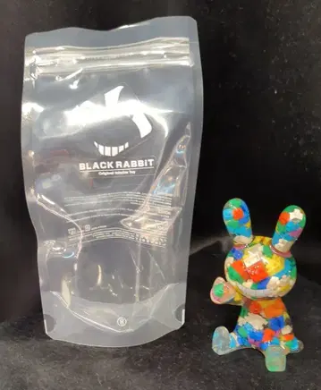 BLACK RABBIT BLACK RABBiT 앉아있는 블록