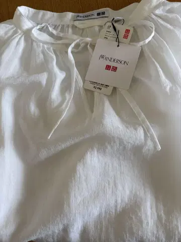 새상품 유니클로 jwanderson 코튼 시어 볼륨 블라우스 완판템