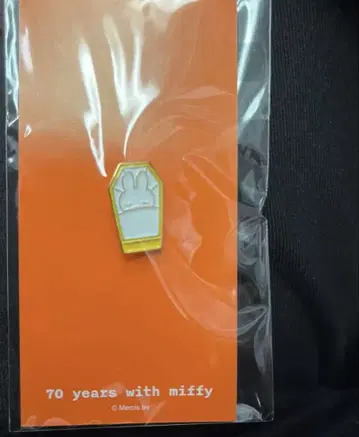 미피 전시회 70주년 한정판 miffy 핀 배지 관 할머니 핀즈