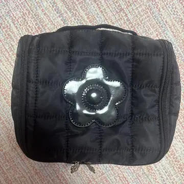 마리콴트 후크 포함 파우치 퀼팅 데이지 블랙 옷 갈아입기 등에 편리함