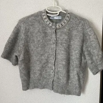 ZARA 그레이 반팔 가디건 비쥬 장식
