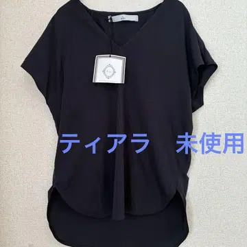 면 100 Tiara 블랙 V넥 반팔 셔츠
