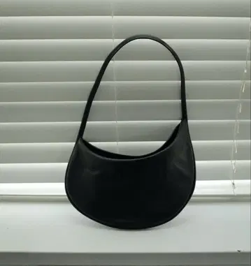anuke Leather Round Bag