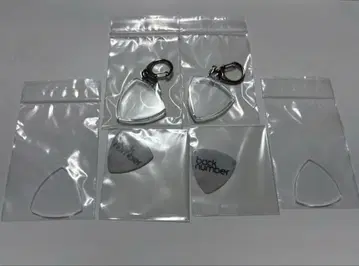 back number 피크&키링 2개