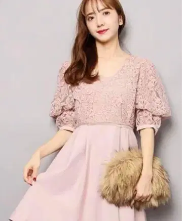 LILY BROWN 레이스 절개 원피스 블랙