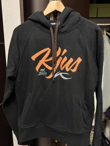 KJUS 후드티