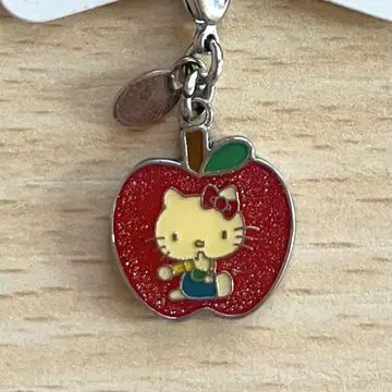 [초레어!] 헤이세이 레트로! 헬로키티 사과 참 스트랩 산리오