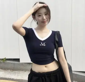MUCENT V넥 반팔 티셔츠 블랙
