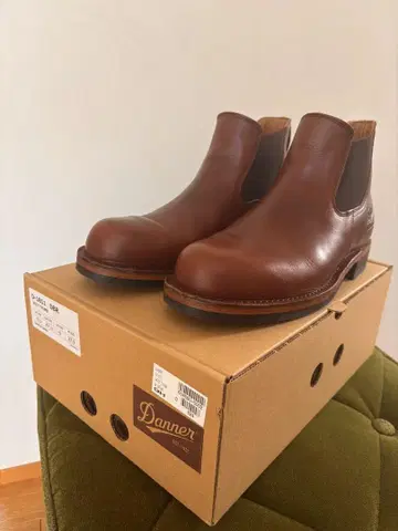 Danner D-1811 다크 브라운 웨스트썸