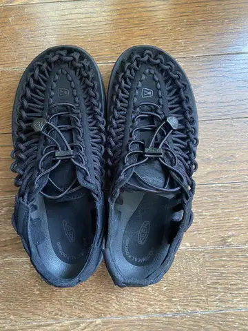 KEEN 블랙 스포츠 샌들