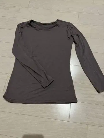 다크 브라운 긴팔 상의