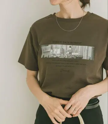 어반 리서치 포토 프린트 티셔츠 브라운