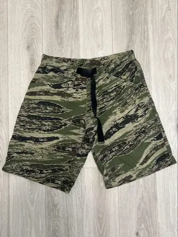 백 채널 하프 팬츠