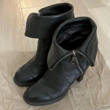 새상품급 PEPEROSA 블랙 지퍼 숏부츠