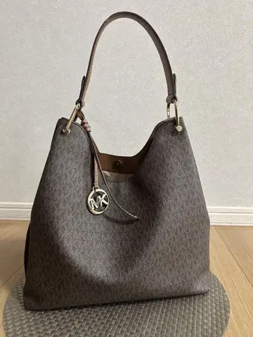 MICHAEL KORS 브라운 숄더백
