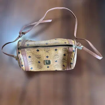 MCM 골드 로고 프린트 숄더백