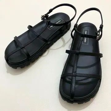 오데뜨 앤 오딜 크로스 라인 스트랩 샌들 블랙 사이즈 36