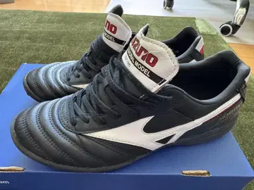 Mizuno Morelia 축구화 블랙/화이트