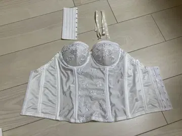 화이트 자수 브라이덜 이너 C65 와코루 Wing