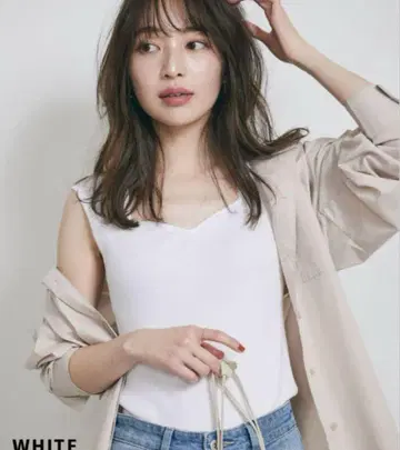 베이스먼트 온라인 하트넥 리브 니트 화이트 슬리브리스