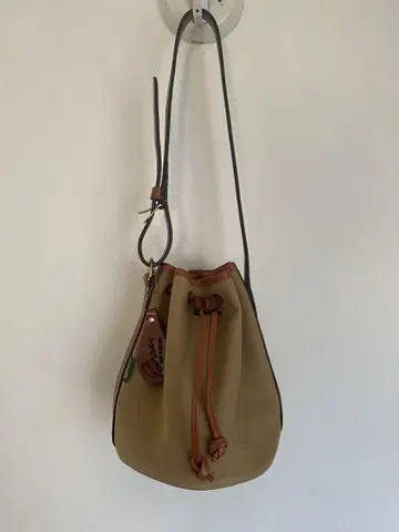 새상품급 브레디 칼더 미니 숄더백 크로스 바디 복조리 참 포함