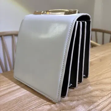 FURLA 화이트 숄더백