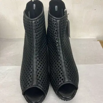 블랙 메쉬 오픈토 부츠
