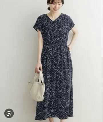 어반 리서치 도어스 V넥 도트 원피스