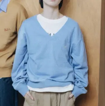 commongullproducts. 느긋한 시간의 V 니트 블루 니트