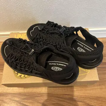 KEEN 블랙 23.5cm 플랫 샌들 오픈백