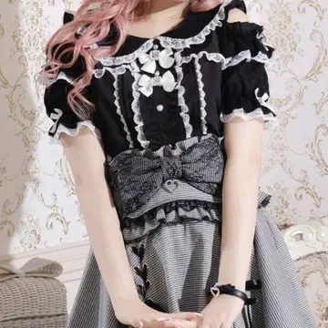 새상품급 이번 시즌 노에미 하트 튤 오픈 숄더 블라우스 블랙 양산 지뢰