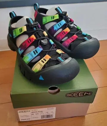 미사용 새상품 KEEN 샌들 NEWPORT H2 여성용