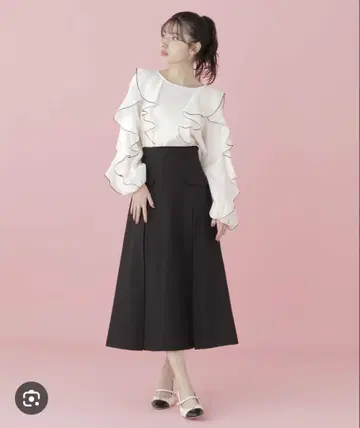 파이핑 라메 트위드 스커트