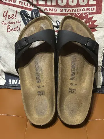 BIRKENSTOCK 블랙 샌들 38