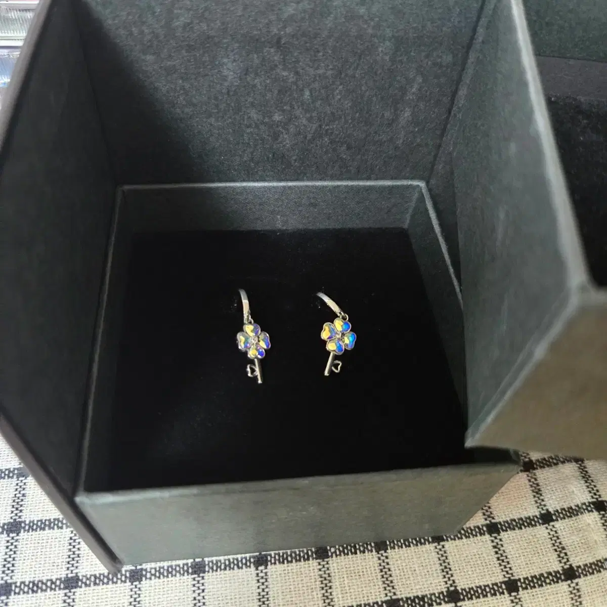 Shugo Chara! Swarovski Dumpty Key Earrings #캐릭캐릭체인지,#캐캐체,#캐캐체귀걸이,#덤프티키,#험프티록  on Bunjang Global Site.