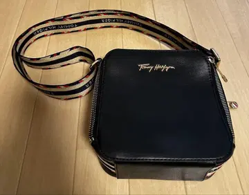 Tommy Hilfiger 블랙 숄더백