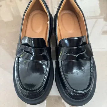 미사용 유니클로 UNIQLO 컴포트 필 터치 로퍼 통굽 에나멜