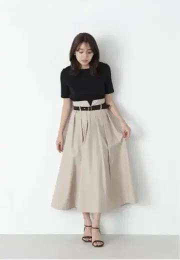 내추럴 뷰티 베이직 벨벳 바이컬러 플레어 스커트