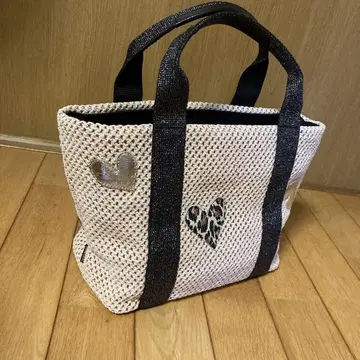 하트와 레오파드 무늬 뜨개질 토트백 베이지색