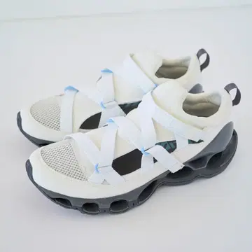 emmi x Mizuno WAVE PROPHECY STRAP