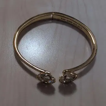 [kate spade] 썸씽 스파클리 스페이드 힌지 커프