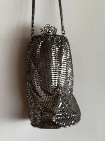 MOYNA 메탈릭 비즈 백
