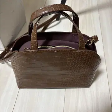 브라운 크로커다일 패턴 핸드백