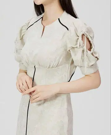 릴리 브라운 바이컬러 라인 원피스
