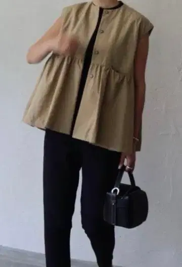 새상품급 ella selectshop 베이지 베스트